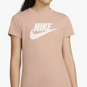 ✅SOLD✅Nike women Pink T-Shirt
